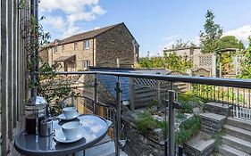 Highfield House - Uk40407